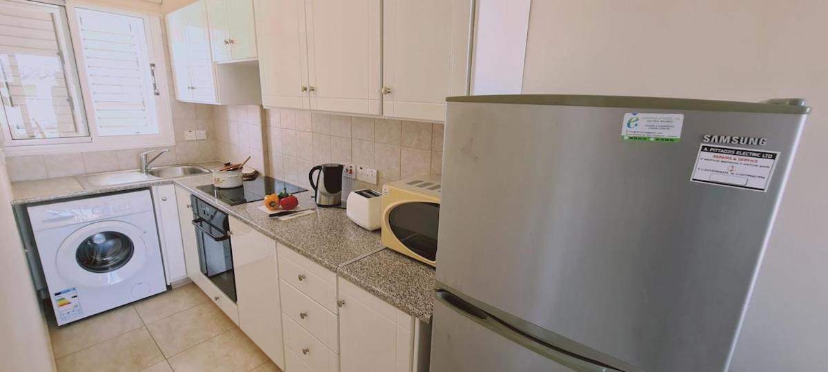Stay Sunshine Apartment Paralimni Exterior photo